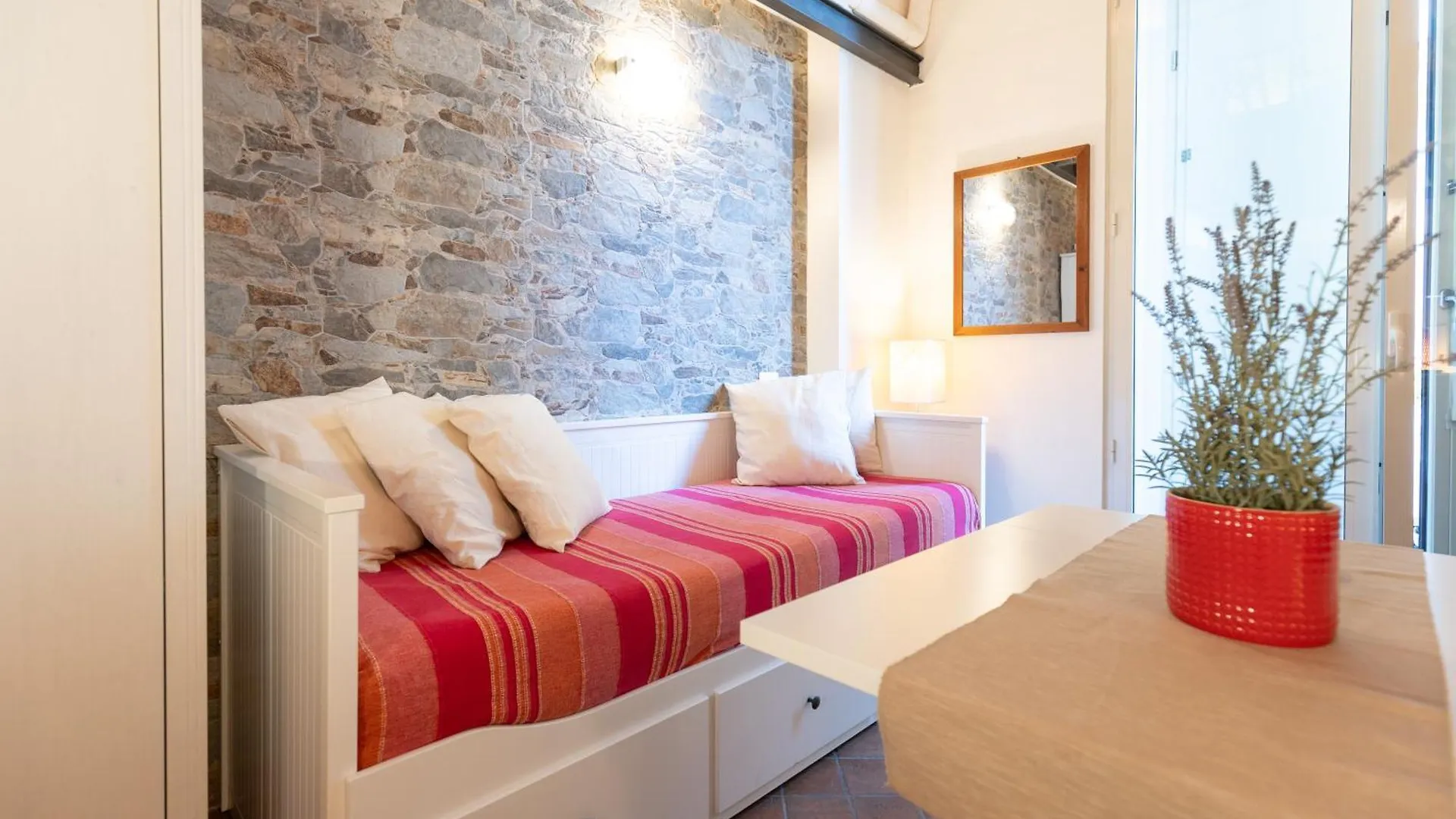 Amenano Apartments Italia